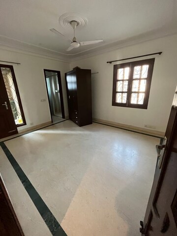 Master Bedroom in 3 BHK Builder Floor at Chittaranjan Park – for Rent