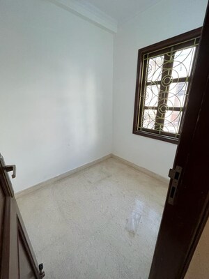 Study Room in 3 BHK Builder Floor at Chittaranjan Park – for Rent