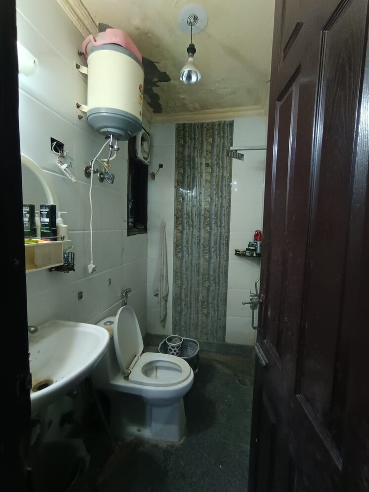 Bathroom, park-avenue 1 Bedroom 600 Sq.Ft. Apartment In Mussoorie Road Dehradun 9493584