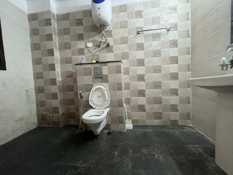 Bathroom, chattarpur 3 Bedroom 1560 Sq.Ft. Builder Floor In Chattarpur Delhi 9493613