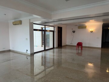 Room in 4 BHK Apartment at Jaypee Green Earth Court, Jaypee Greens – for Rent