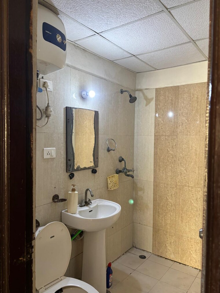 Bathroom, antriksh-golf-view 2 Bedroom 1010 Sq.Ft. Apartment In Sector 78 Noida 9493703