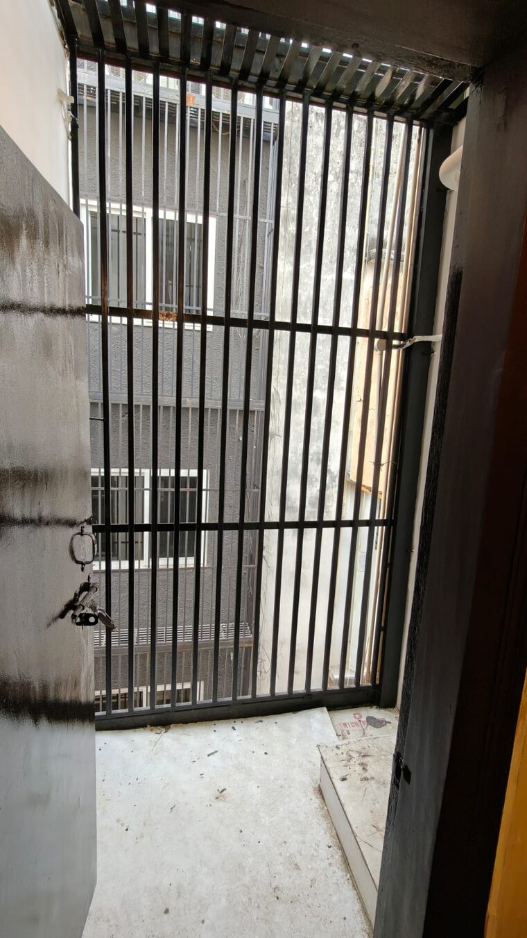 undefined, east of kailash 3 Bedroom 1150 Sq.Ft. Builder Floor In East Of Kailash Delhi 9493710