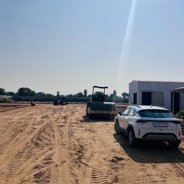 Parking in  Plot at Tonk Road – for Sale