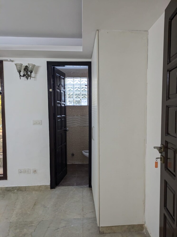 Room, lajpat nagar 4 2 Bedroom 900 Sq.Ft. Apartment In Lajpat Nagar 4 Delhi 9493727