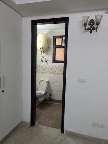 Room in 2 BHK Apartment at Lajpat Nagar 4 – for Rent