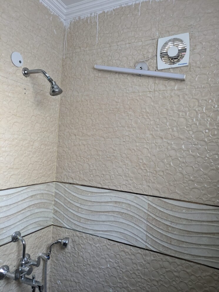 Bathroom, lajpat nagar 4 2 Bedroom 900 Sq.Ft. Apartment In Lajpat Nagar 4 Delhi 9493727