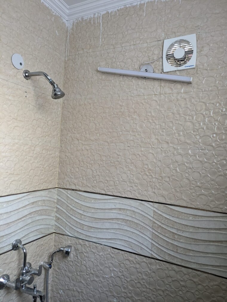 Bathroom, lajpat nagar 4 2 Bedroom 900 Sq.Ft. Apartment In Lajpat Nagar 4 Delhi 9493727