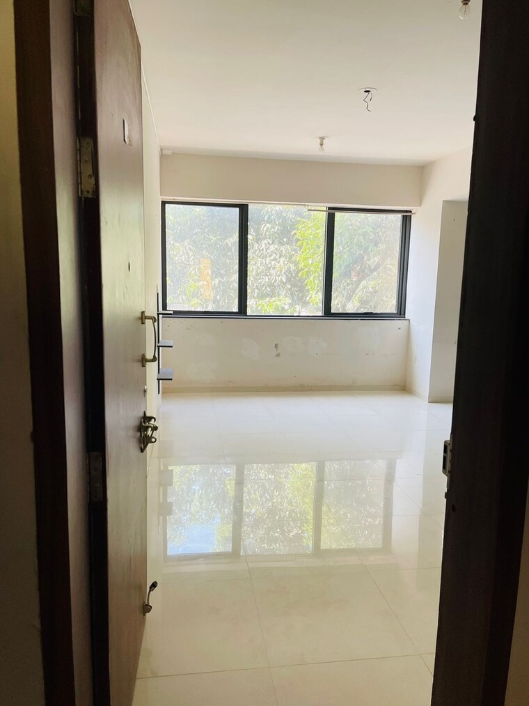 Room, sterling-blooms Commercial Office Space 623 Sq.Ft. In Rahatani Pune 9493819