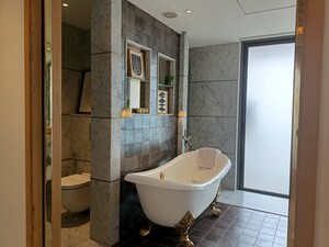 Bathroom in 4 BHK Apartment at Lodha Bellissimo, Mahalaxmi – for Sale