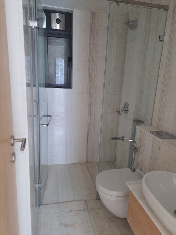 Bathroom, lodha-bellissimo 4 Bedroom 2500 Sq.Ft. Apartment In Mahalaxmi Mumbai 9493810