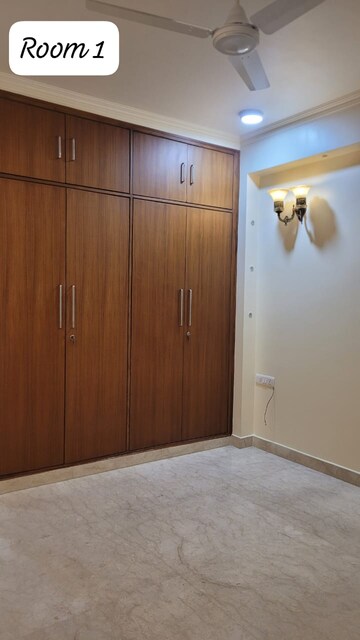 Room in 1 BHK Builder Floor at Sarita Vihar – for Rent