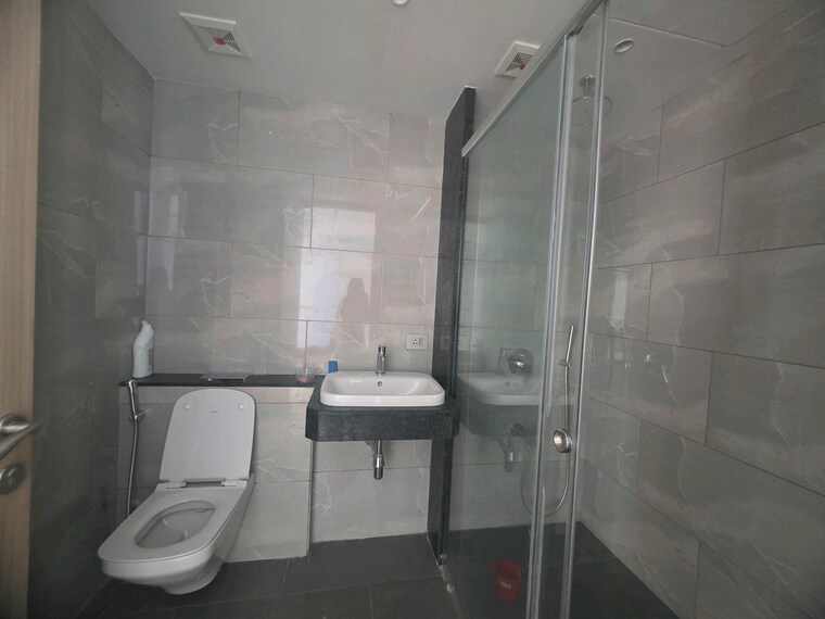 Bathroom, rustomjee-crown 4 Bedroom 2190 Sq.Ft. Apartment In Prabhadevi Mumbai 9493873