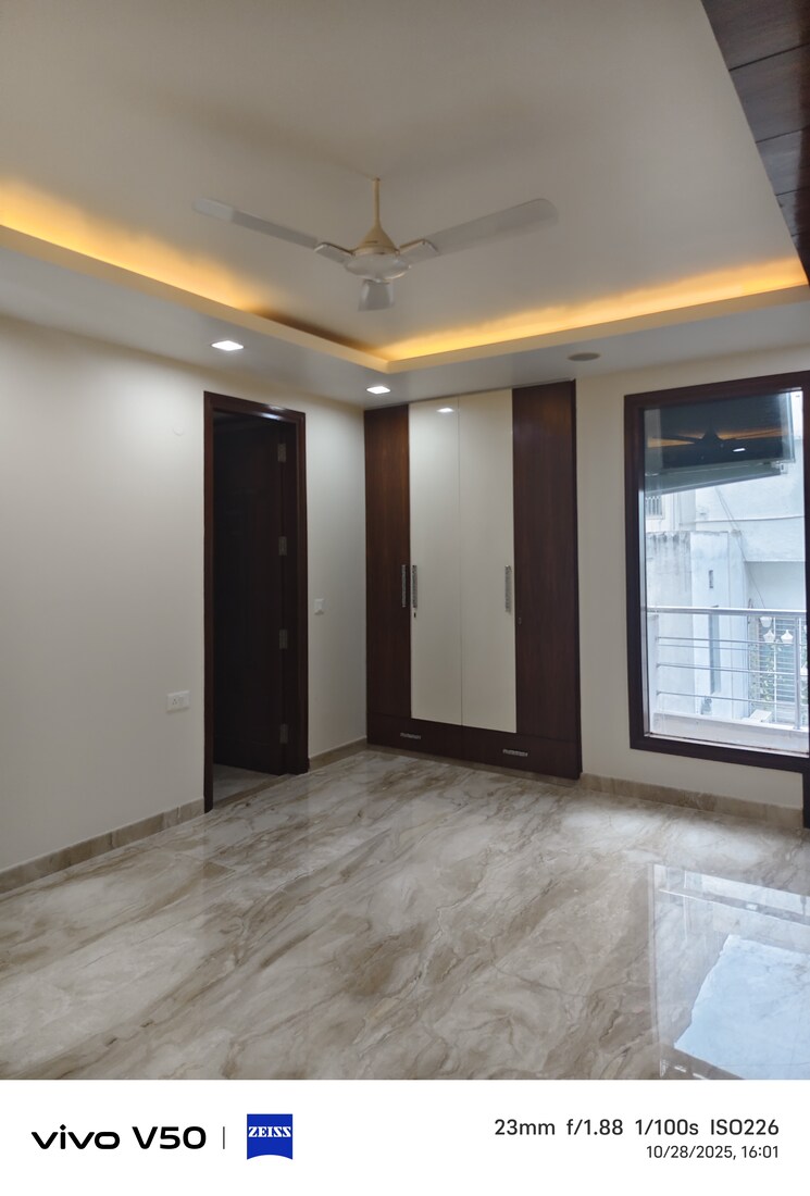 Room, greater kailash i 3 Bedroom 208 Sq.Yd. Builder Floor In Greater Kailash I Delhi 9493956