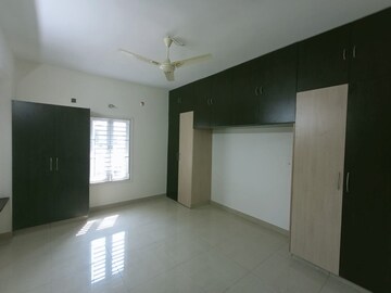 Room in 3 BHK Apartment at Syamala Nagar – for Sale