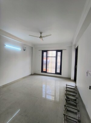 Room in 3 BHK Builder Floor at Saket – for Rent