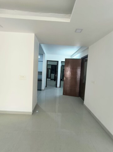 Room in 3 BHK Builder Floor at Saket – for Rent