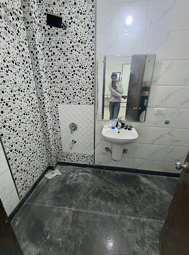 Bathroom, saket 3 Bedroom 1500 Sq.Ft. Builder Floor In Saket Delhi 9494118
