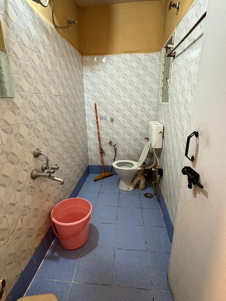 Attached Bathroom, siddheshwar-nagar-chs 2 Bedroom 780 Sq.Ft. Apartment In Tingre Nagar Pune 9494091