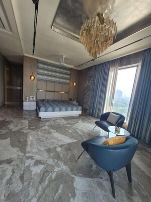 Room in 4 BHK Apartment at Worli – for Rent