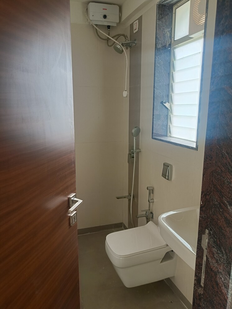 Bathroom, jayesh-shiv-parvati-chs 3 Bedroom 1022 Sq.Ft. Apartment In Kandivali West Mumbai 9494184