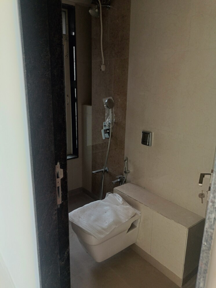 Bathroom, jayesh-shiv-parvati-chs 3 Bedroom 1022 Sq.Ft. Apartment In Kandivali West Mumbai 9494184