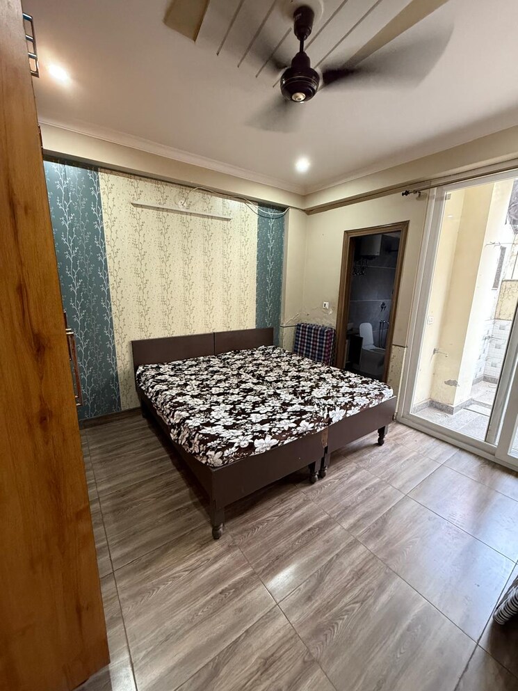 Bedroom, sector 55 2 Bedroom 180 Sq.Yd. Builder Floor In Sector 55 Gurgaon 9494147