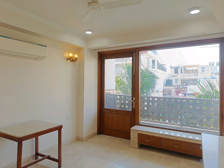 Room, nizamuddin east 3 Bedroom 200 Sq.Yd. Builder Floor In Nizamuddin East Delhi 9494230