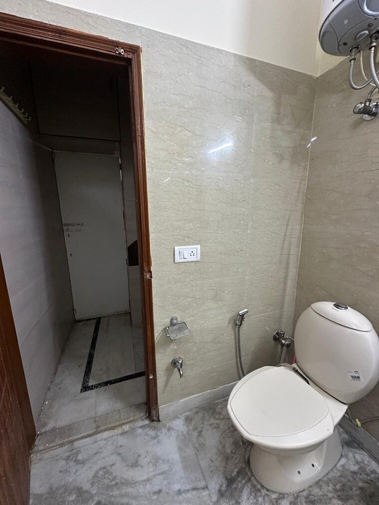 Bathroom, sector 46 1 Bedroom 100 Sq.Yd. Builder Floor In Sector 46 Gurgaon 9494217