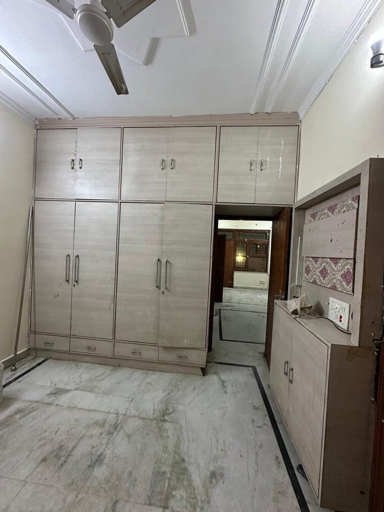 Room, sector 46 1 Bedroom 100 Sq.Yd. Builder Floor In Sector 46 Gurgaon 9494217