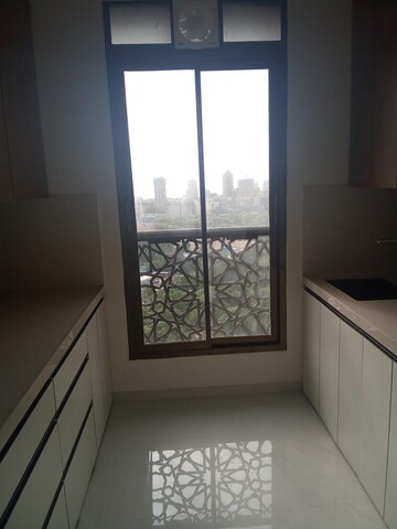 Room in 2 BHK Apartment at Alamdar The Auro, Lower Parel – for Rent