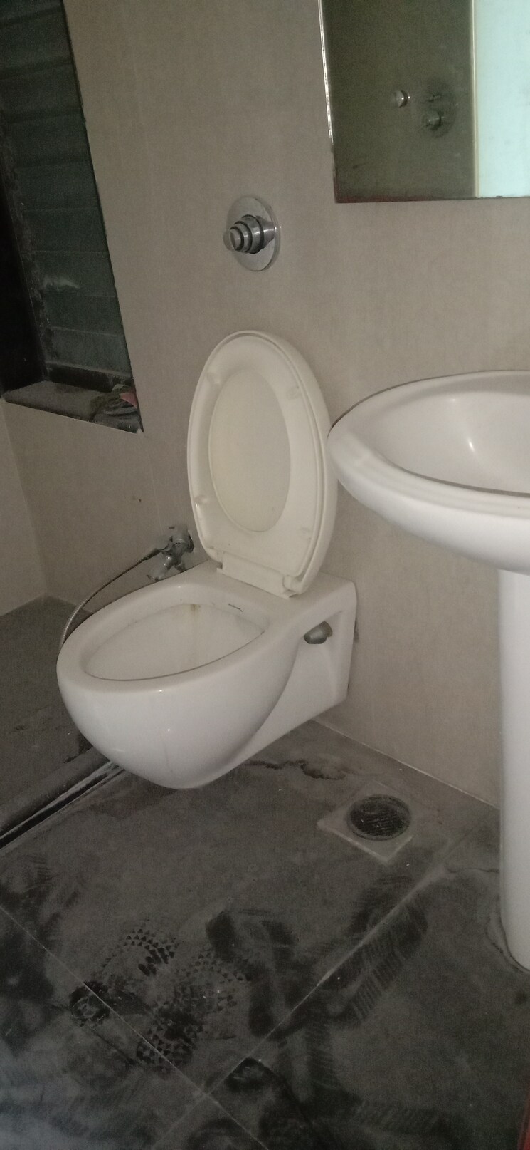 Bathroom, satellite-tower 3 Bedroom 1750 Sq.Ft. Apartment In Goregaon East Mumbai 9494358