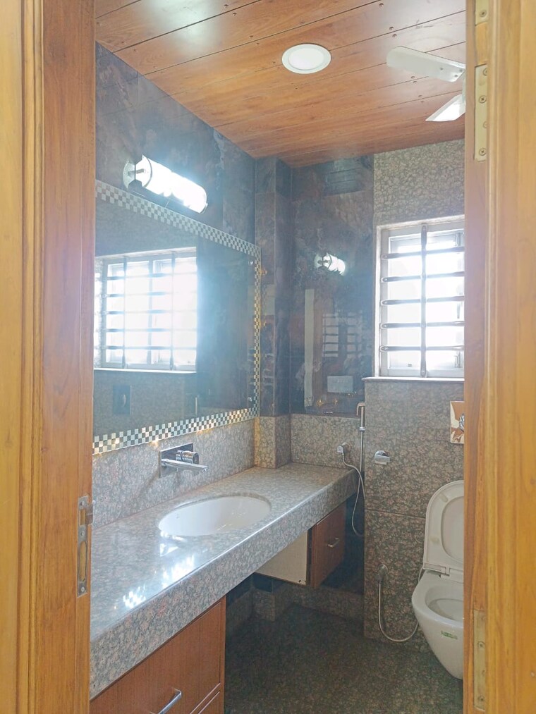 Kitchen, new friends colony 4 Bedroom 500 Sq.Yd. Builder Floor In New Friends Colony Delhi 9494345