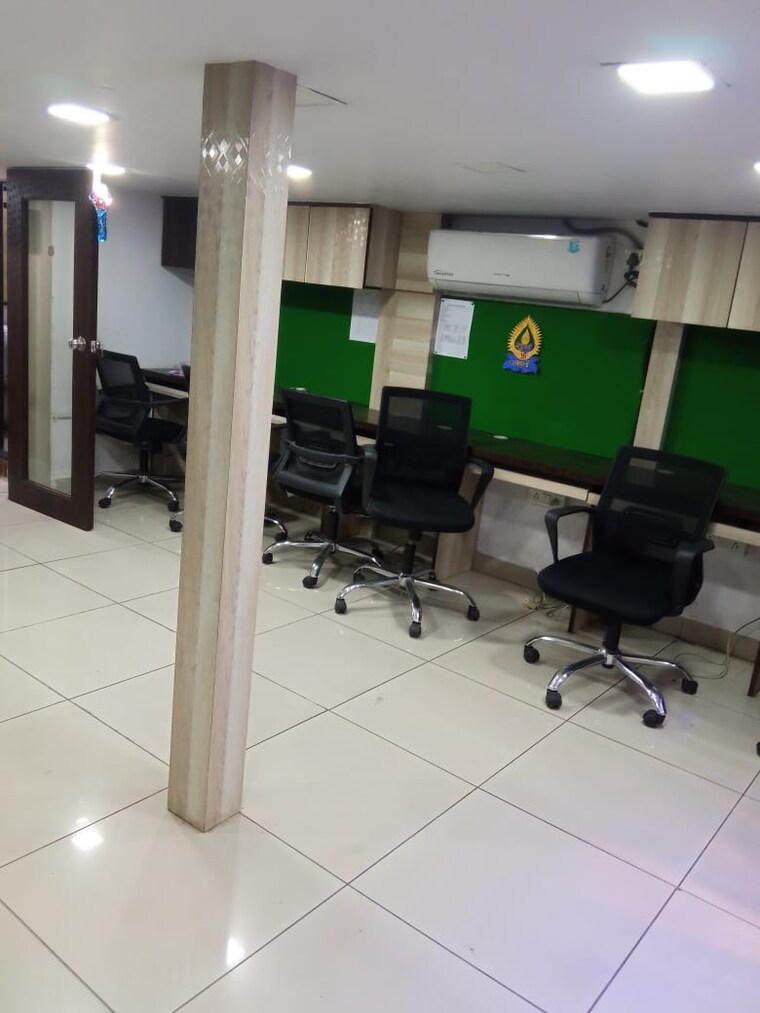 Team Area, haware-fantasia Commercial Office Space 630 Sq.Ft. In Vashi Sector 28 Navi Mumbai 9494343