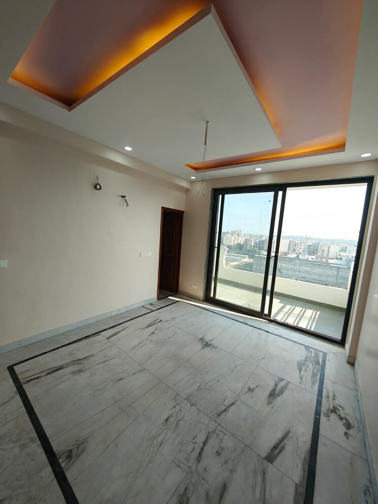 Room, sector 20 3 Bedroom 2000 Sq.Ft. Apartment In Sector 20 Panchkula 9494414