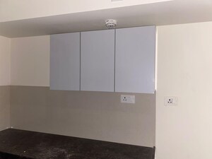 Room in 2 BHK Apartment at L & T Seawoods Residences Phase 1 Part A, Seawoods – for Rent