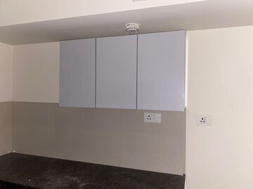 Room in 2 BHK Apartment at L & T Seawoods Residences Phase 1 Part A, Seawoods – for Rent