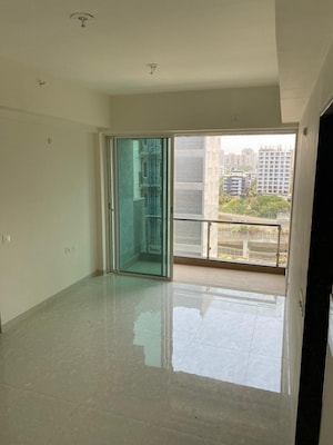 Room in 2 BHK Apartment at L & T Seawoods Residences Phase 1 Part A, Seawoods – for Rent