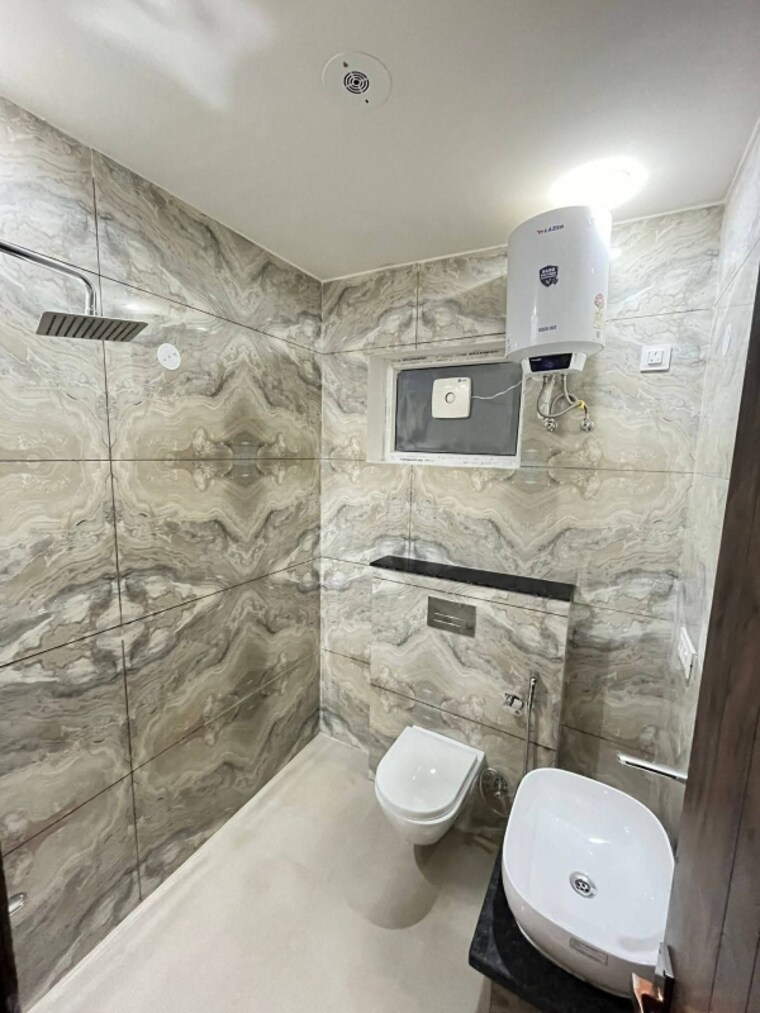 Bathroom, freedom fighters enclave 1 Bedroom 650 Sq.Ft. Apartment In Freedom Fighters Enclave Delhi 9494450