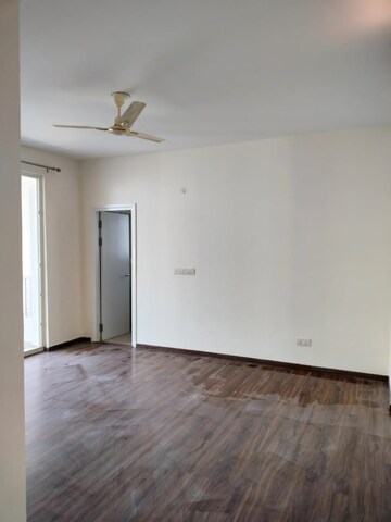 Room in 3 BHK Apartment at Pioneer Park Phase 1, Sector 61 – for Rent