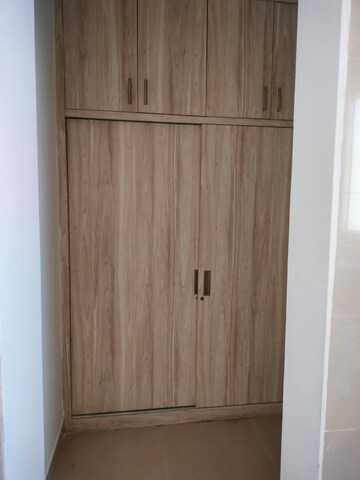 Furnished Amenities in 3 BHK Apartment at Pioneer Park Phase 1, Sector 61 – for Rent