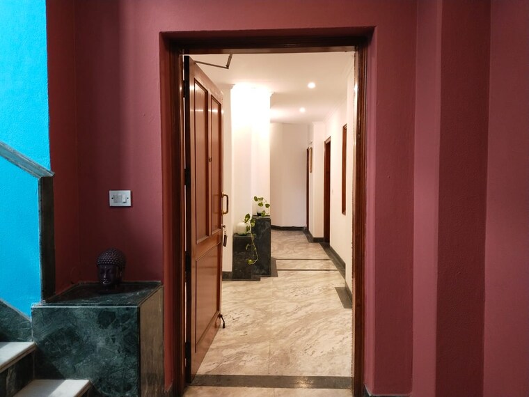 Room, nehru enclave 3 Bedroom 3000 Sq.Ft. Builder Floor In Nehru Enclave Delhi 9494460