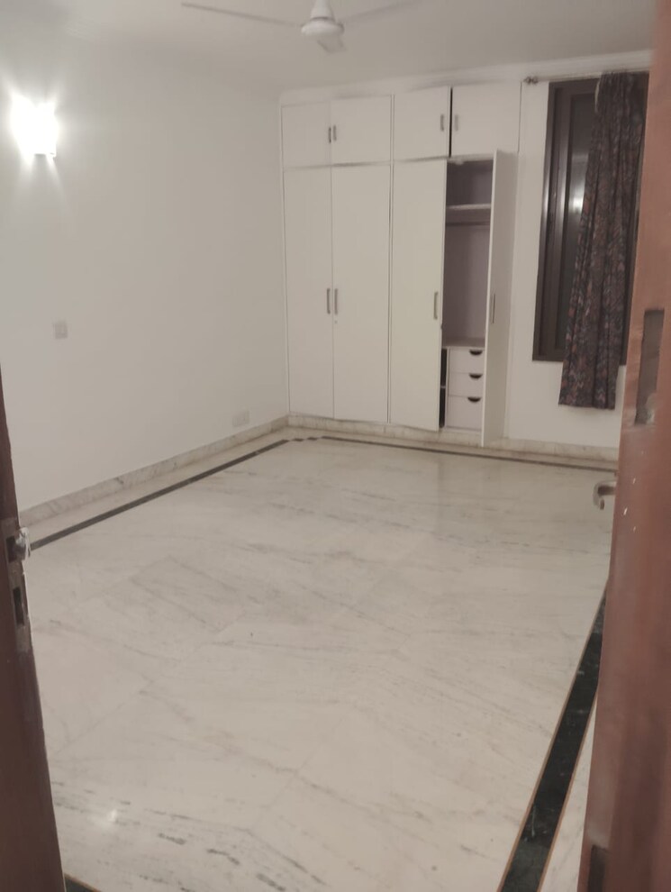 Room, greater kailash part 3 3 Bedroom 2000 Sq.Ft. Builder Floor In Greater Kailash Part 3 Delhi 9494519