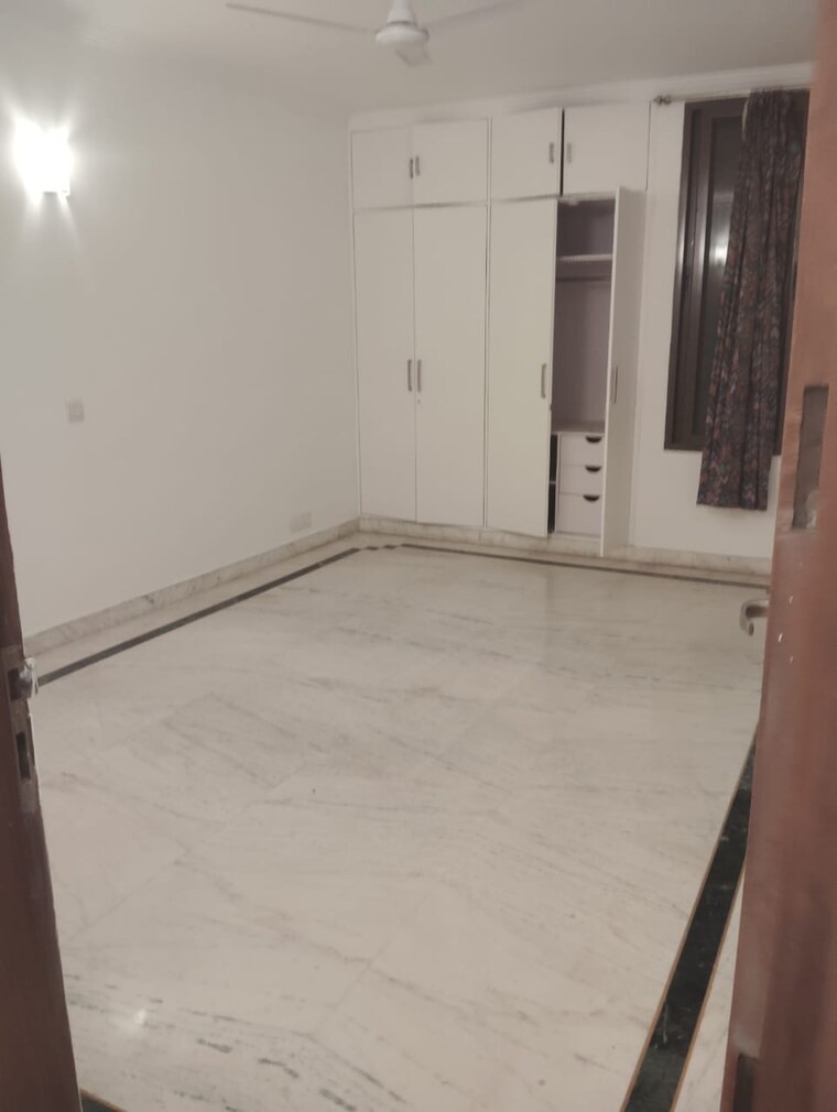 Room, greater kailash part 3 3 Bedroom 2000 Sq.Ft. Builder Floor In Greater Kailash Part 3 Delhi 9494519