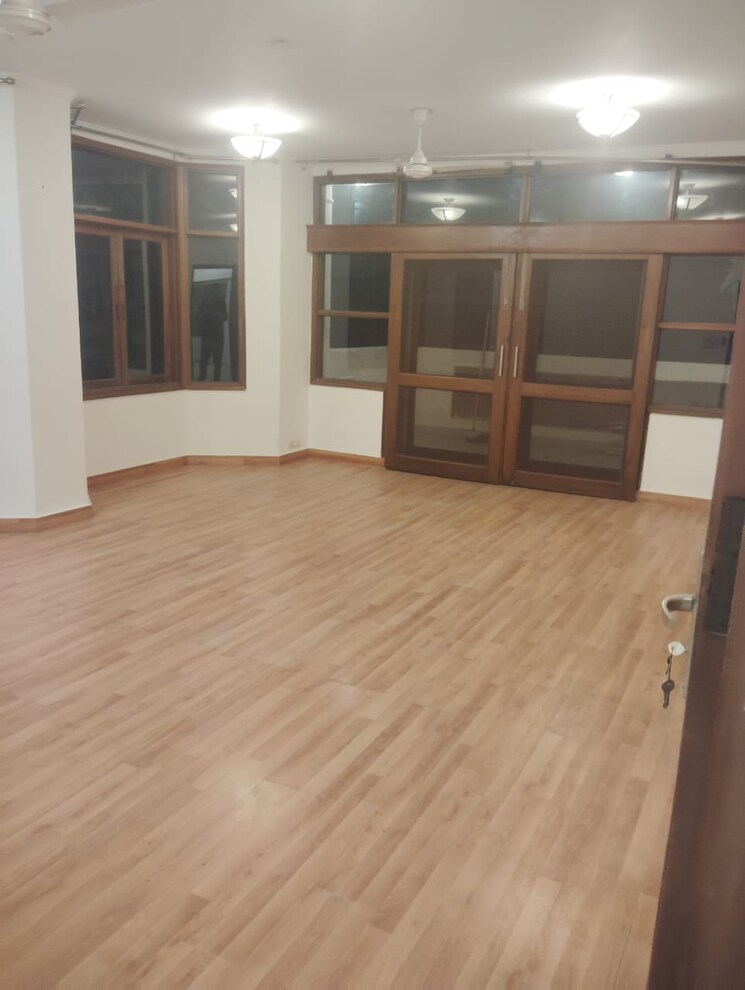 Room, greater kailash part 3 3 Bedroom 2000 Sq.Ft. Builder Floor In Greater Kailash Part 3 Delhi 9494519