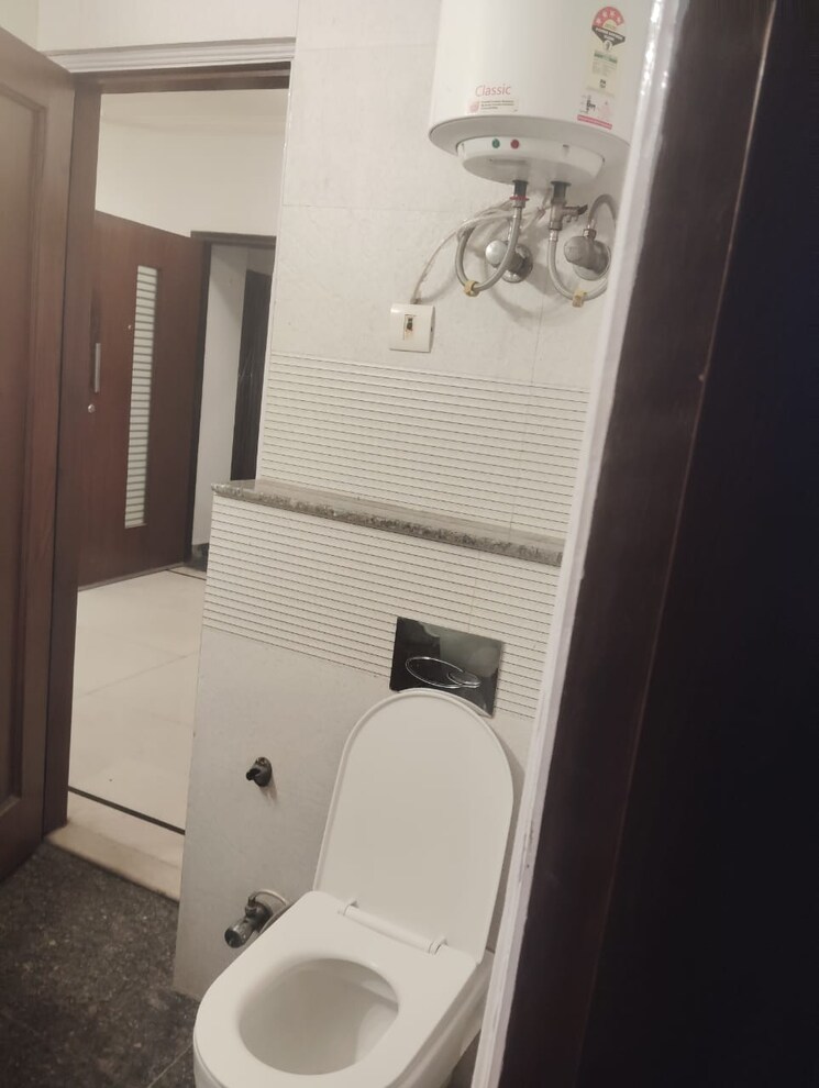 Bathroom, greater kailash part 3 3 Bedroom 2000 Sq.Ft. Builder Floor In Greater Kailash Part 3 Delhi 9494519