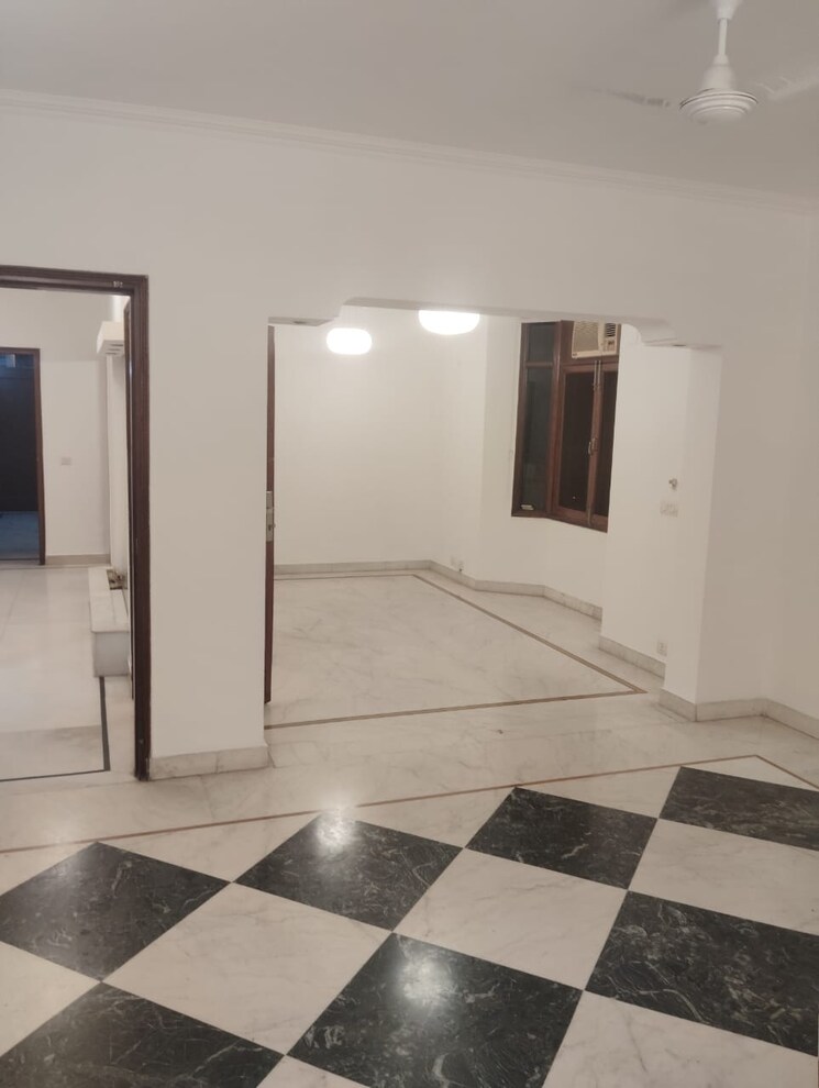 Room, greater kailash part 3 3 Bedroom 2000 Sq.Ft. Builder Floor In Greater Kailash Part 3 Delhi 9494519