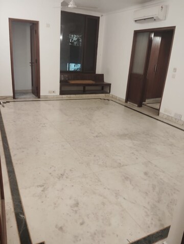 Room in 3 BHK Builder Floor at Greater Kailash Part 3 – for Rent