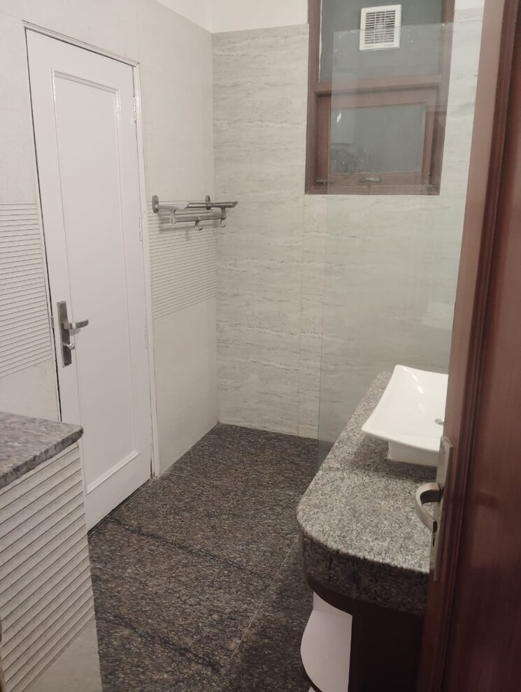 Bathroom, greater kailash part 3 3 Bedroom 2000 Sq.Ft. Builder Floor In Greater Kailash Part 3 Delhi 9494519