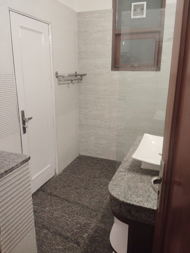 Bathroom, greater kailash part 3 3 Bedroom 2000 Sq.Ft. Builder Floor In Greater Kailash Part 3 Delhi 9494519